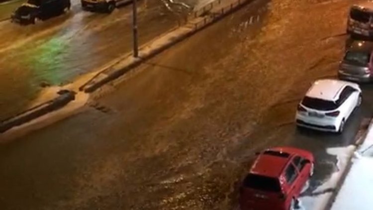 Dolu yağışıyla beyaza bürünen Erzurum'da sağanak etkili oldu