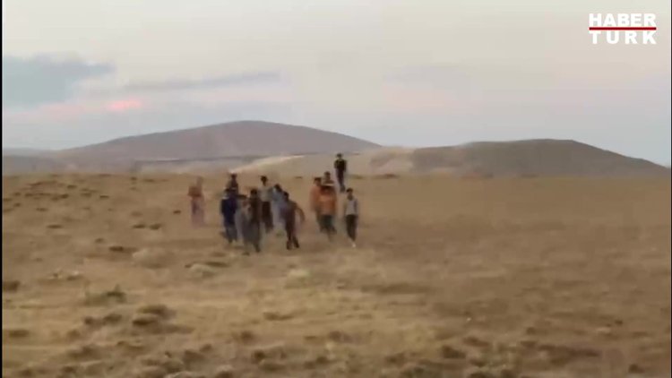 Göç yolundaki Afganların uzun yürüyüşü