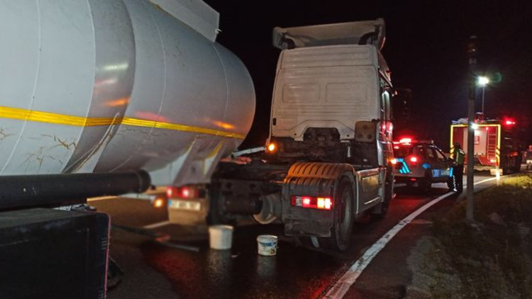 Bolu Dağı'nda tankerden yola metanol sızdı, ulaşımda aksama yaşandı