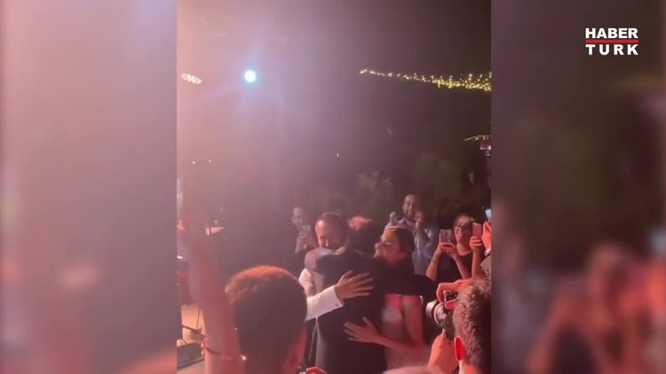 Beren Saat'in ilk aşkının kardeşi evlendi: Düğünde Kenan Doğulu sahne aldı