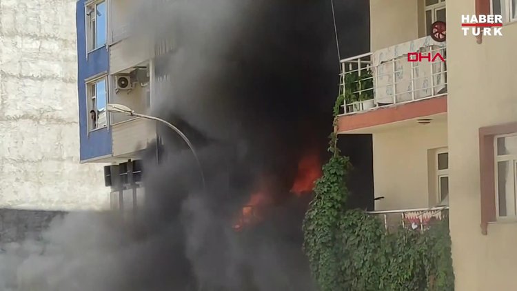MUŞ'TA 6 KATLI BİNADA YANGIN; CAN PAZARI YAŞANDI