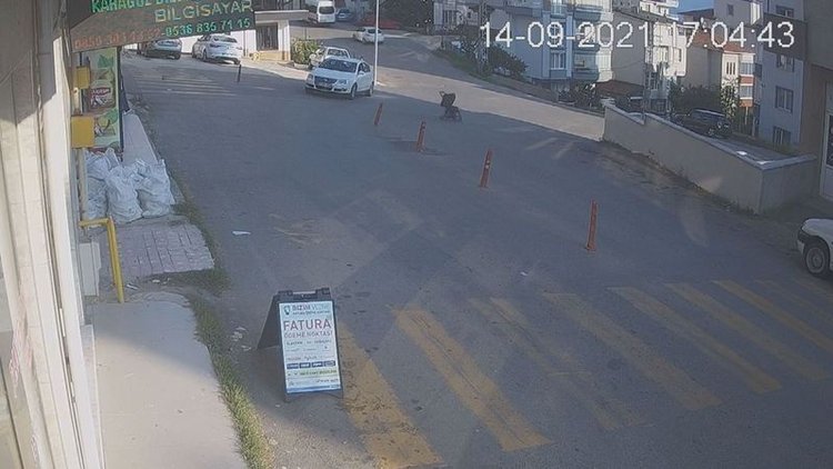 Yokuş aşağı kayan bebek arabası 3 metreden düştü: 10 aylık bebek yaralandı