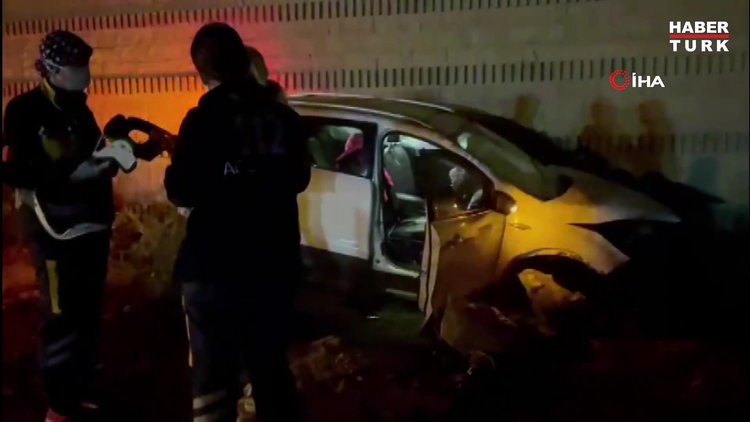 Bursa'da trafik kazası! Yaralı kız arkadaşını bırakıp kaçtı