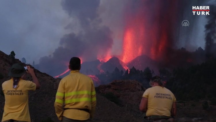 Kanarya Adaları'nda yanardağ faaliyete geçti!