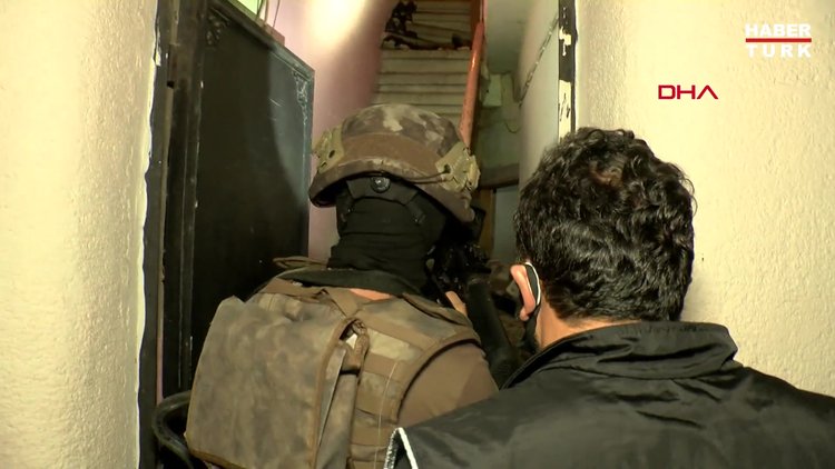 Beyoğlu'nda uyuşturucu operasyonu... Çok sayıda gözaltı var