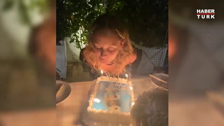 Nicole Richie doğum günü pastasındaki mumları üflerken saçları tutuştu