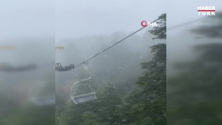 Uludağ'a mevsimin ilk kar yağışı düştü