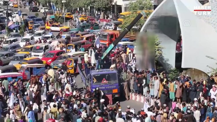 Taliban, insan kaçırma suçlamasıyla öldürülen 4 kişinin cesedini meydanda astı