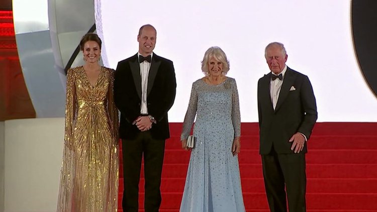Prens William ve Kate Middleton James Bond filminin galasında görüntülendi