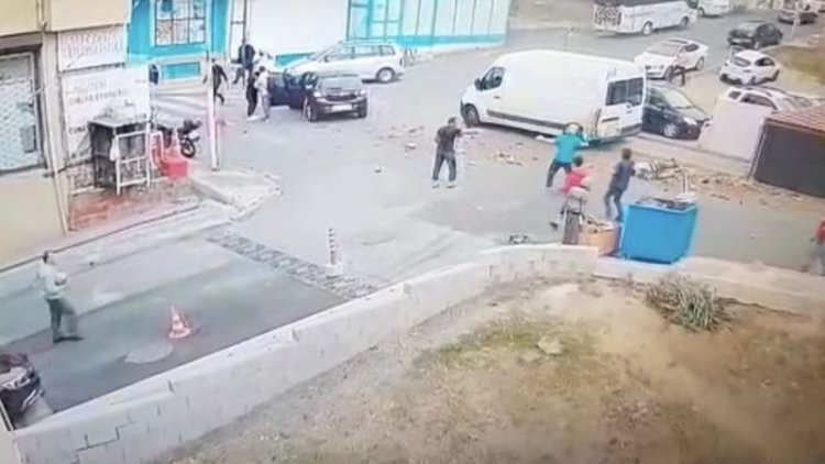 Otomobilin çarptığı iki yaya öldü: Feci kaza kameraya yansıdı