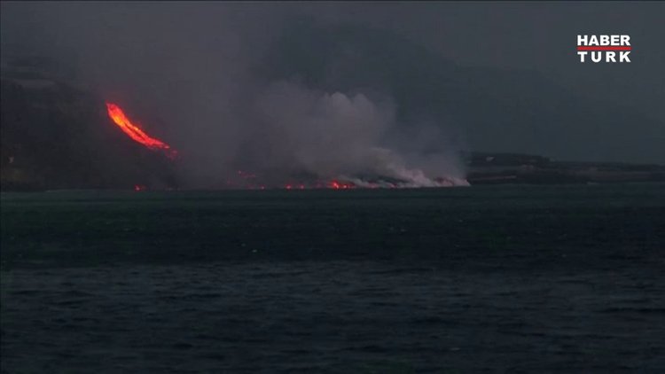 La Palma'da yanardağın püskürttüğü lavlar okyanusa ulaştı: Zehirli gazlar ortaya çıktı!