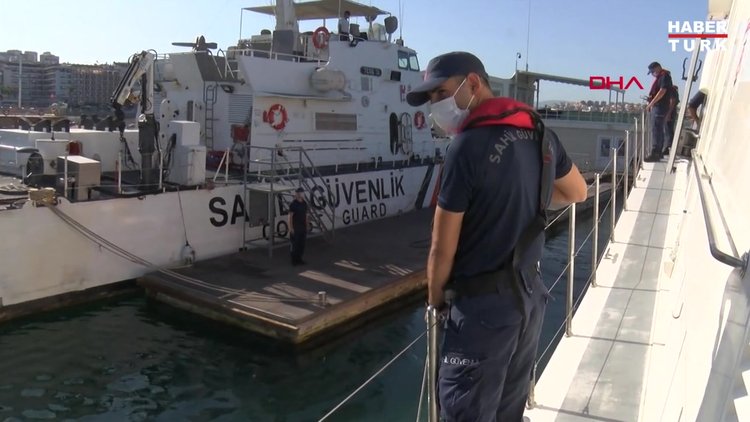 Kuşadası açıklarında 60 düzensiz göçmen kurtarıldı