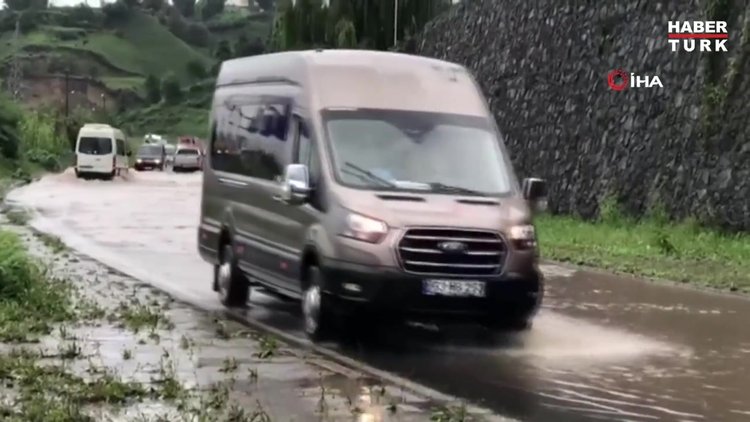 Trabzon ve Rize'deki sağanak ulaşımı olumsuz etkiledi