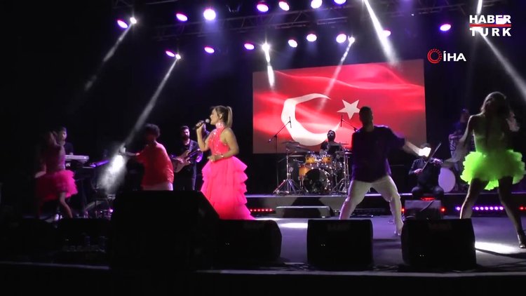 Demet Akalın'dan Gülben Ergen'e şok sözler: "Ben kendi paramla okul yaptırıyorum Gülben Ergen gibi milletten para toplamıyorum"