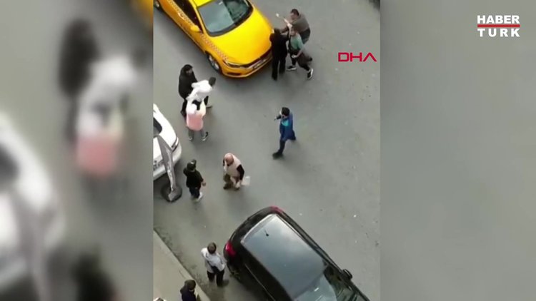 Bağcılar'da taksiciyle müşteri yumruk yumruğa kavga etti