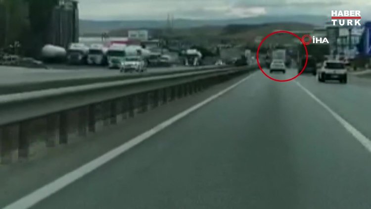 İki TIR şoförünün inatlaşması kaza getirdi