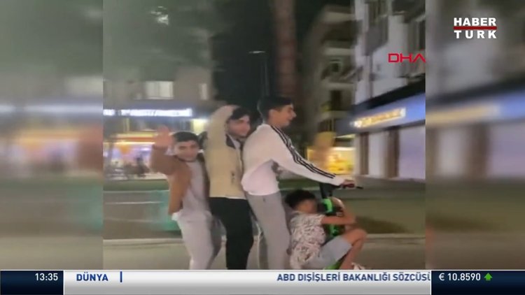 Elektrikli Scooter'a 4 kişi bindiler!