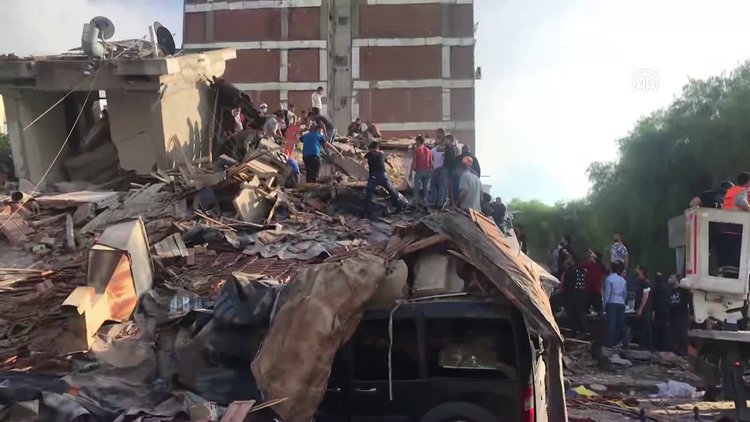 İzmir depremi sonrası polis telszi konuşmaları felaketi gözler önüne serdi