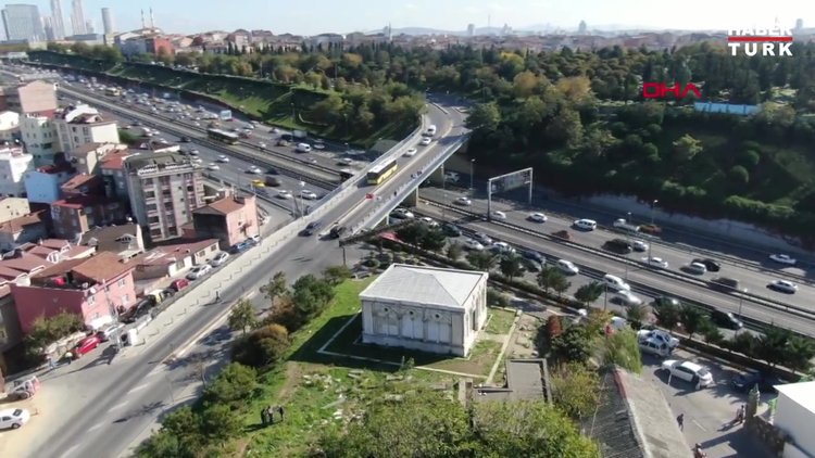 D-100'ün yanında harabeye dönmüş anıt mezar; Mermerleri bile İtalya'dan getirildi