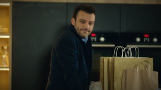 Mehmet Emir, Hilal'in güvenini kazanmak için bir adım attı.