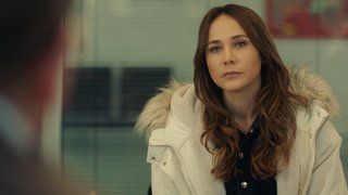 Deniz, bu olayı Mehmet Emir'e karşı kullanabilmek için suçu üstlendi.