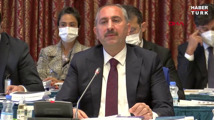 Adalet Bakanı: Kadınlara ısrarlı takibe ceza artırımı çalışmalarımız arasında