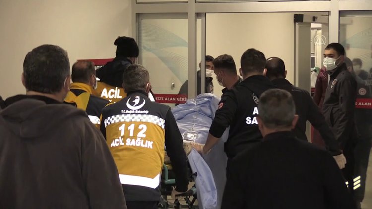 Erzincan'da yolcu otobüsü devrildi! 22 yaralı