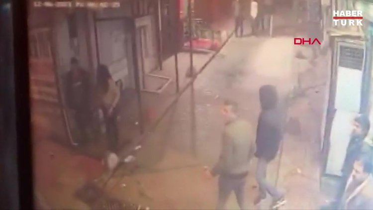 Beyoğlu'nda yumruklu gasp iddiası! Yabancı uyruklu kişi öldü