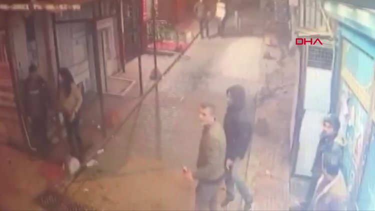 Beyoğlu'nda öldüren gasp kamerada