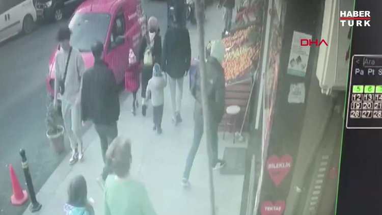 Güngören'de kuyumcunun silahlı soygun girişimini önlediği anlar kamerada