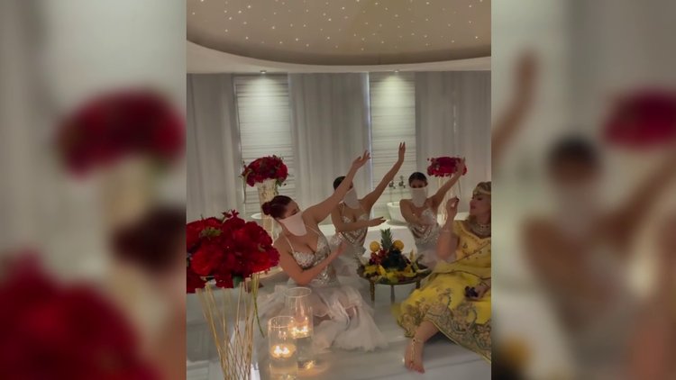 Yeliz Yeşilmen'den hamamda dansözlü kutlama!