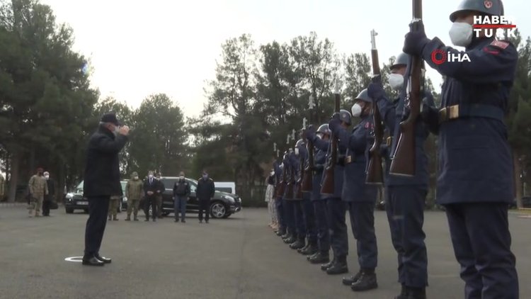 Bakan Akar duyurdu! Yılbaşından bu yana 2 bin 631 terörist etkisiz