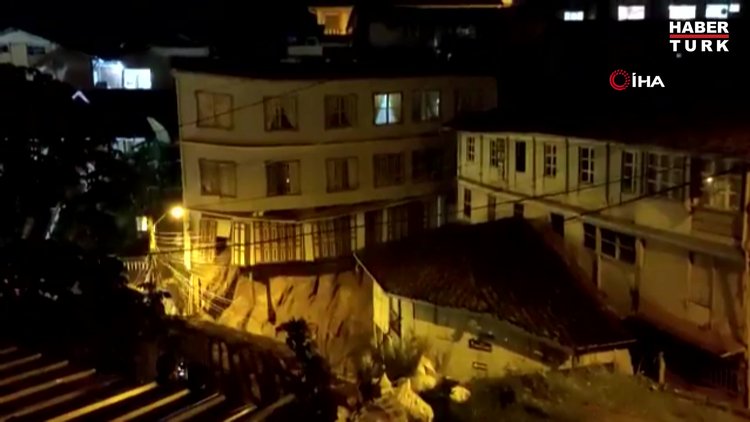 Ekvador'da oluşan obruk evleri yuttu