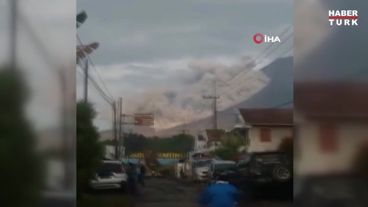 Endonezya'da Semeru Yanardağı yeniden harekete geçti