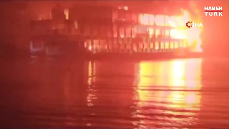 Bangladeş'te yolcu gemisinde yangın: 38 ölü