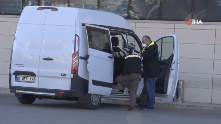 Tartıştığı eşini demir çubukla başına vurarak öldürdü