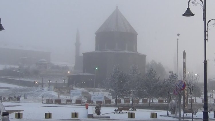 Kars'ta soğuktan vatandaşın kirpikleri dondu