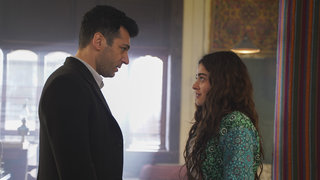 Galip, Mustafa’yı Maksude’den uzak tutmak için onu evlatlarıyla sınadı. Ancak bu sınav sadece bu aşkın değil, Aziz ve ...