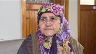 Torunlarına hasret kalan gözü yaşlı kadın yürekleri burktu.