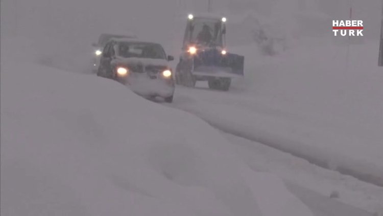 Japonya'da şiddetli kar yağışı: 100'ü aşkın uçuş iptal edildi