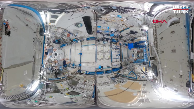 Uluslararası Uzay İstasyonu'nda bulunan astronotlar badminton oynadı
