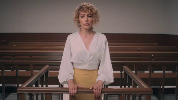 Açelya Topaloğlu: 'Nalan', o dramatik anın içinde kaybolmuyor ve sorununu çözmenin peşine düşüyor.