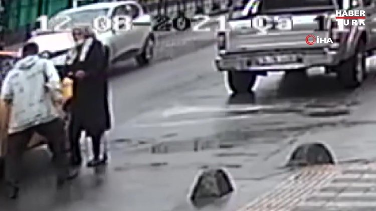 Kıskanç koca dehşeti kamerada: Yumrukladığı karısını merdivenlerden yuvarladı