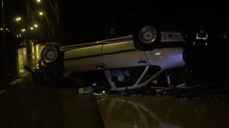 Refüje çarpan otomobil sürücüsü hayatını kaybetti