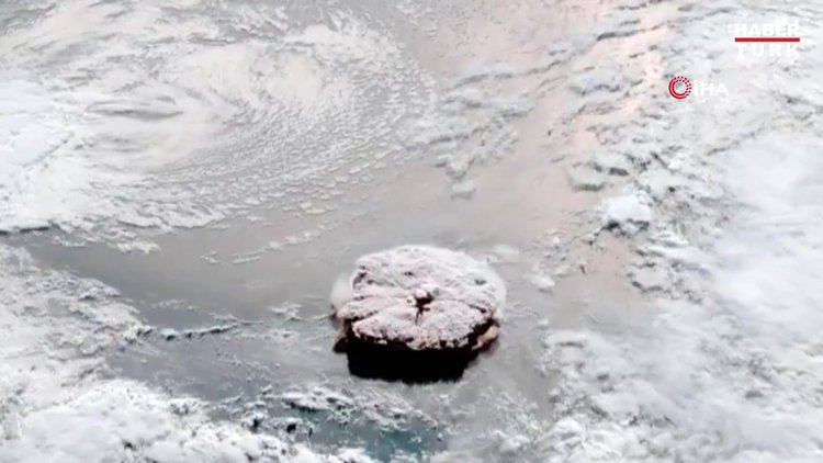 Tonga'daki volkanik patlama uydu görüntülerine yansıdı