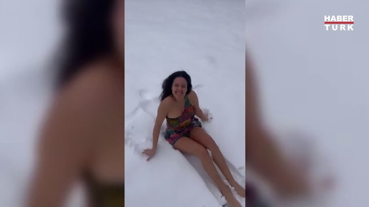 Pelin Akil mayoyla kendisini kara bıraktı