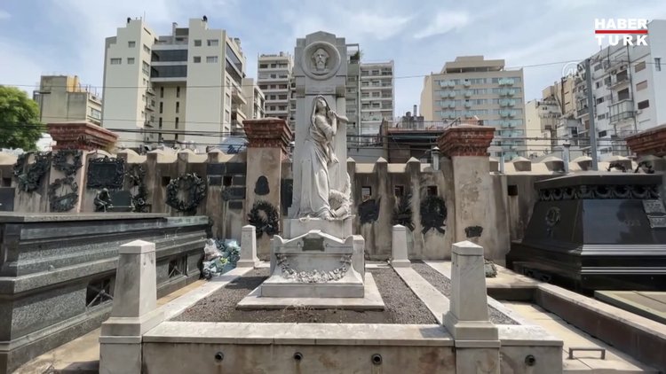 Arjantin'de bir turistik mezarlık: Recoleta Mezarlığı