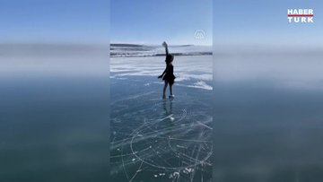 Milli buz patenci İklim Şentunalı, Çıldır Gölü üzerinde gösteri yaptı