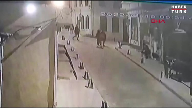 Beyoğlu'nda kadına feci darp; şişeyle vurdu, tekmeledi