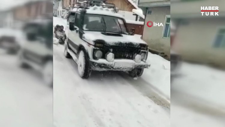 Cipin arkasına ip bağlayarak sokakta kaydılar... O anlar kamerada